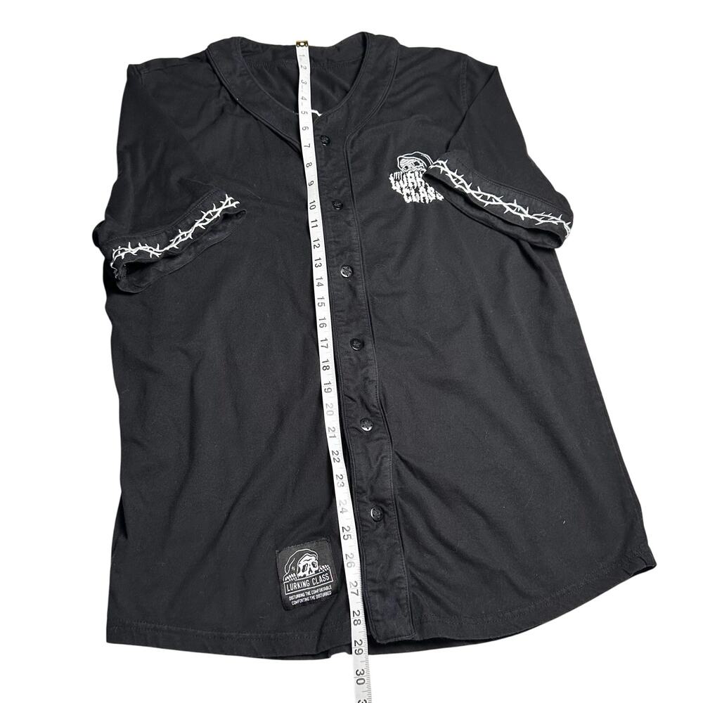 Lurking Class | Men | Sketchy Tank Lurker Black Embroidered Baseball Shirt | M-L - Picture 6 of 13